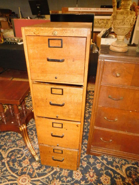 Estate Auction with some cool items - DSCN1907.JPG