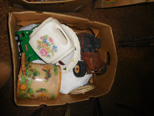 Estate Auction with some cool items - DSCN1964.JPG