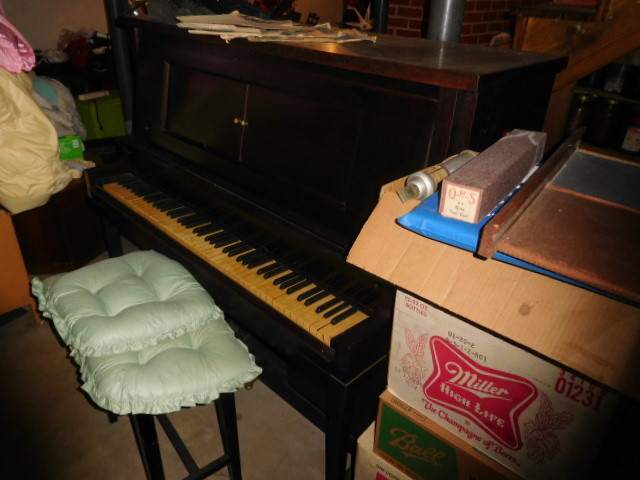 Reuben and Ruth Russell Estates Auction- Antiques-Real Estate- Rock Collection - DSCN3796.JPG