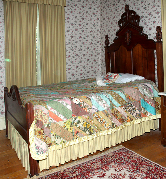 Historic Robins Roost American Queen Anne House, Antiques, Contents The Etta Mae Love Estate - 259_1.jpg