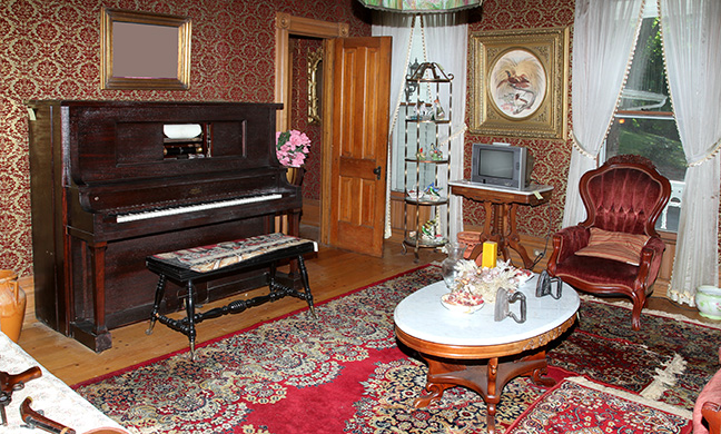 Historic Robins Roost American Queen Anne House, Antiques, Contents The Etta Mae Love Estate - JP_5333.jpg