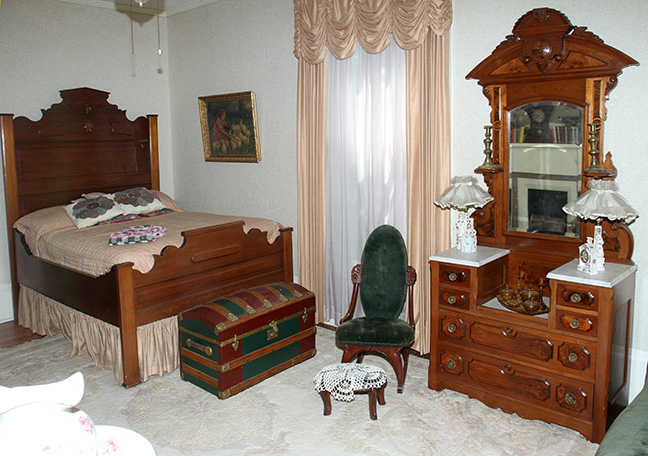 Historic Robins Roost American Queen Anne House, Antiques, Contents The Etta Mae Love Estate - JP_5363.jpg