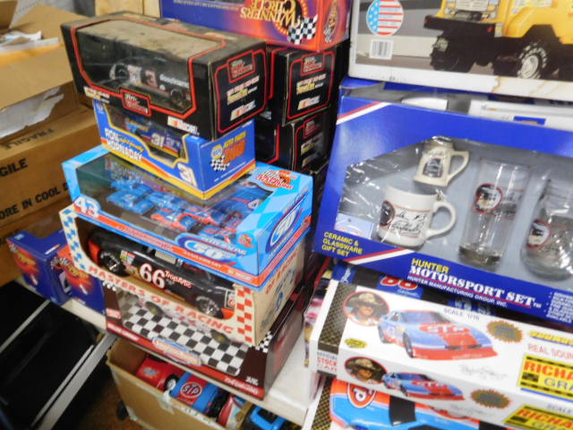 Estate Toy Collection and some Good Early NASCAR - DSCN0033.JPG