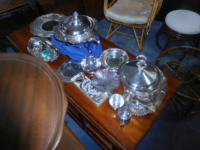 Mothers Day Upscale Household Auction and Antiques - DSCN9916.JPG