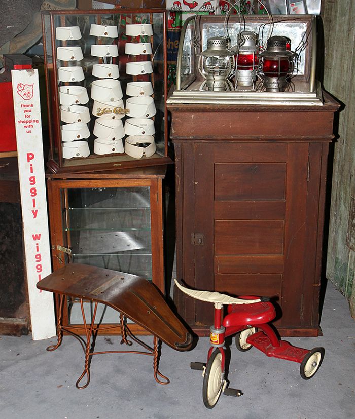 Ken Depew Country Store Collection, Auto Tags and Toppers,Toys, Advertising and More Auction - 9470.jpg